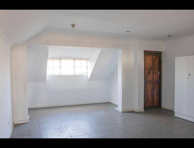 279M² BUILDING FOR SALE IN PAARDEN EILAND